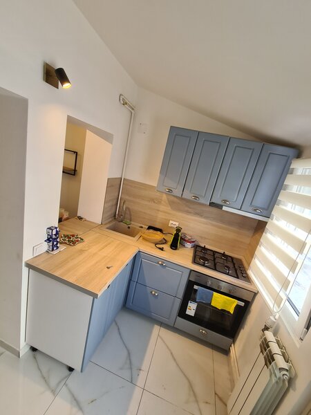 Titan, Piata Trapezului, 1 minut metrou 1 Decembrie 1918